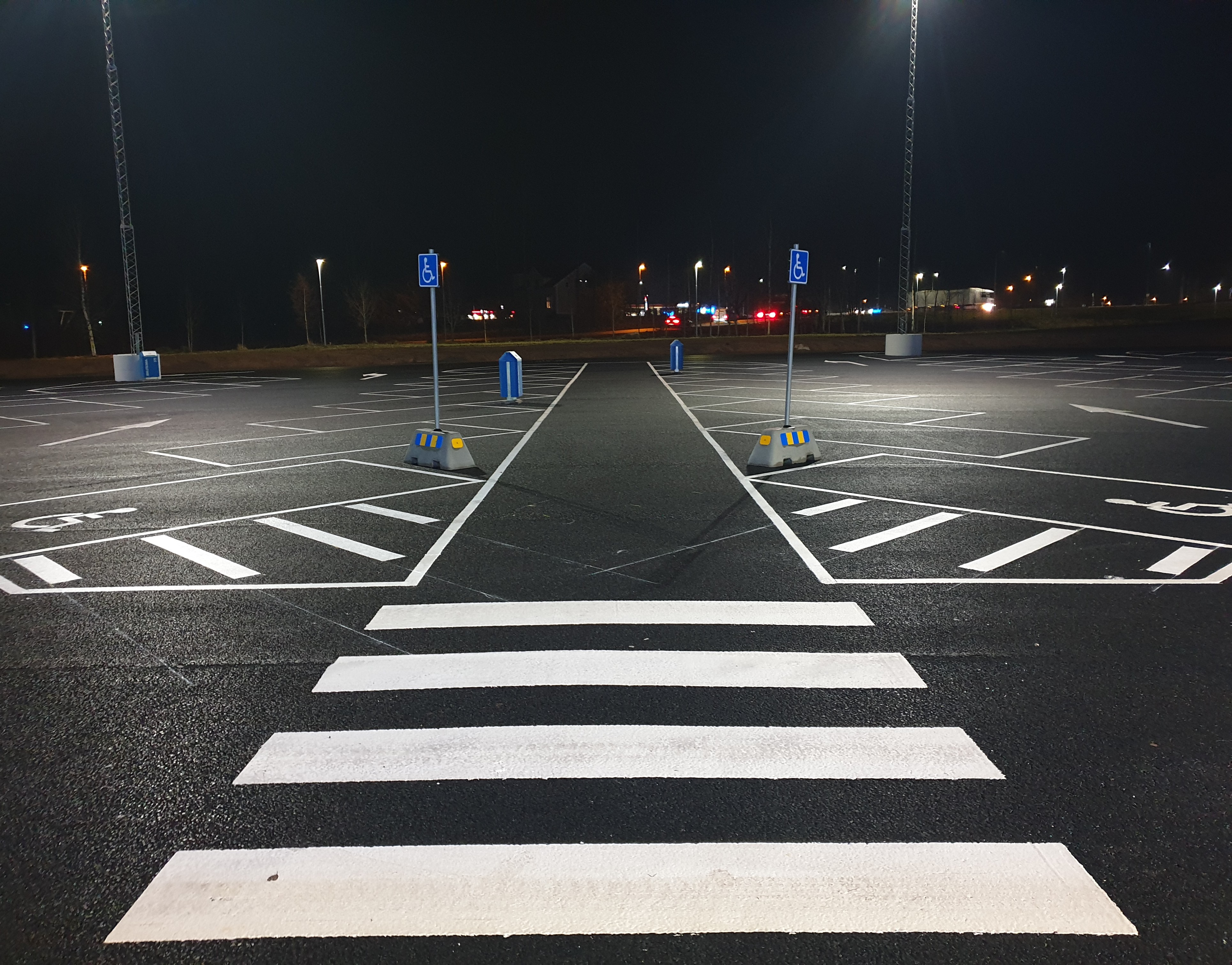 Parkeringsmarkeringar kvällstid